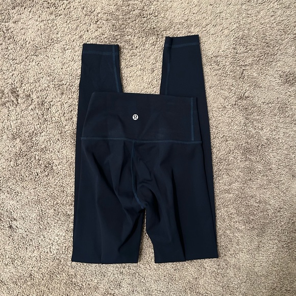 lululemon navy leggings size 2 (ankle length) - Picture 4 of 5